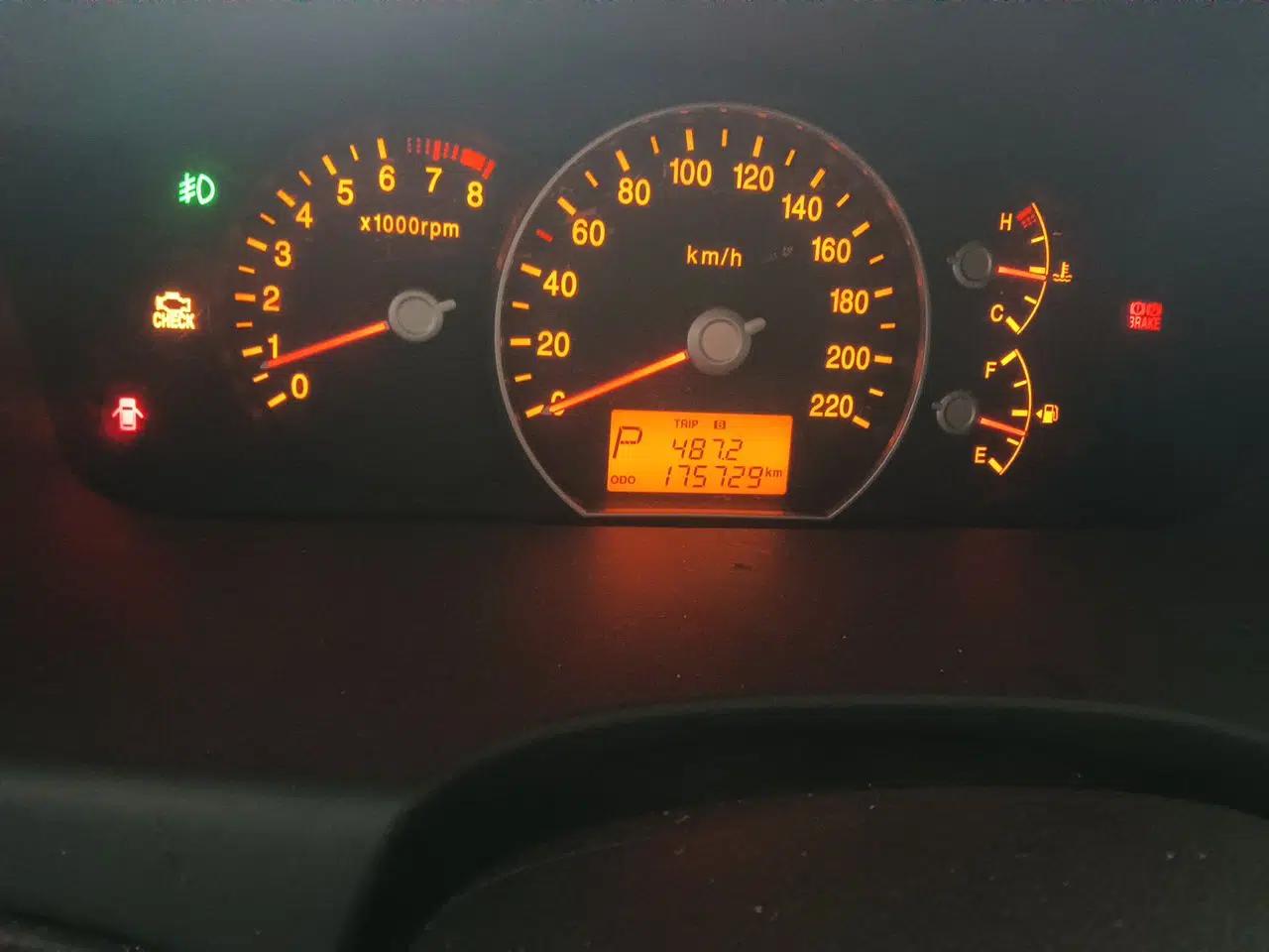 Kia Carens 2011 2.0L 7-Seater Automatic Standard Edition — миниатюра 12