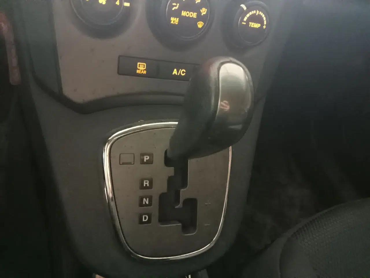 Kia Carens 2011 2.0L 7-Seater Automatic Standard Edition — миниатюра 14