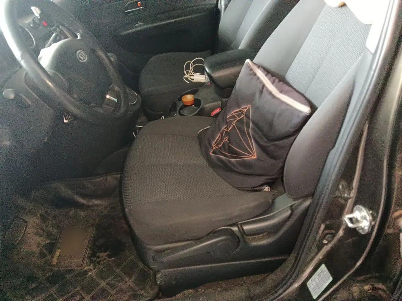 Kia Carens 2011 2.0L 7-Seater Automatic Standard Edition — миниатюра 15