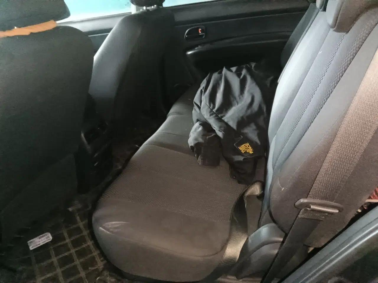 Kia Carens 2011 2.0L 7-Seater Automatic Standard Edition — миниатюра 17