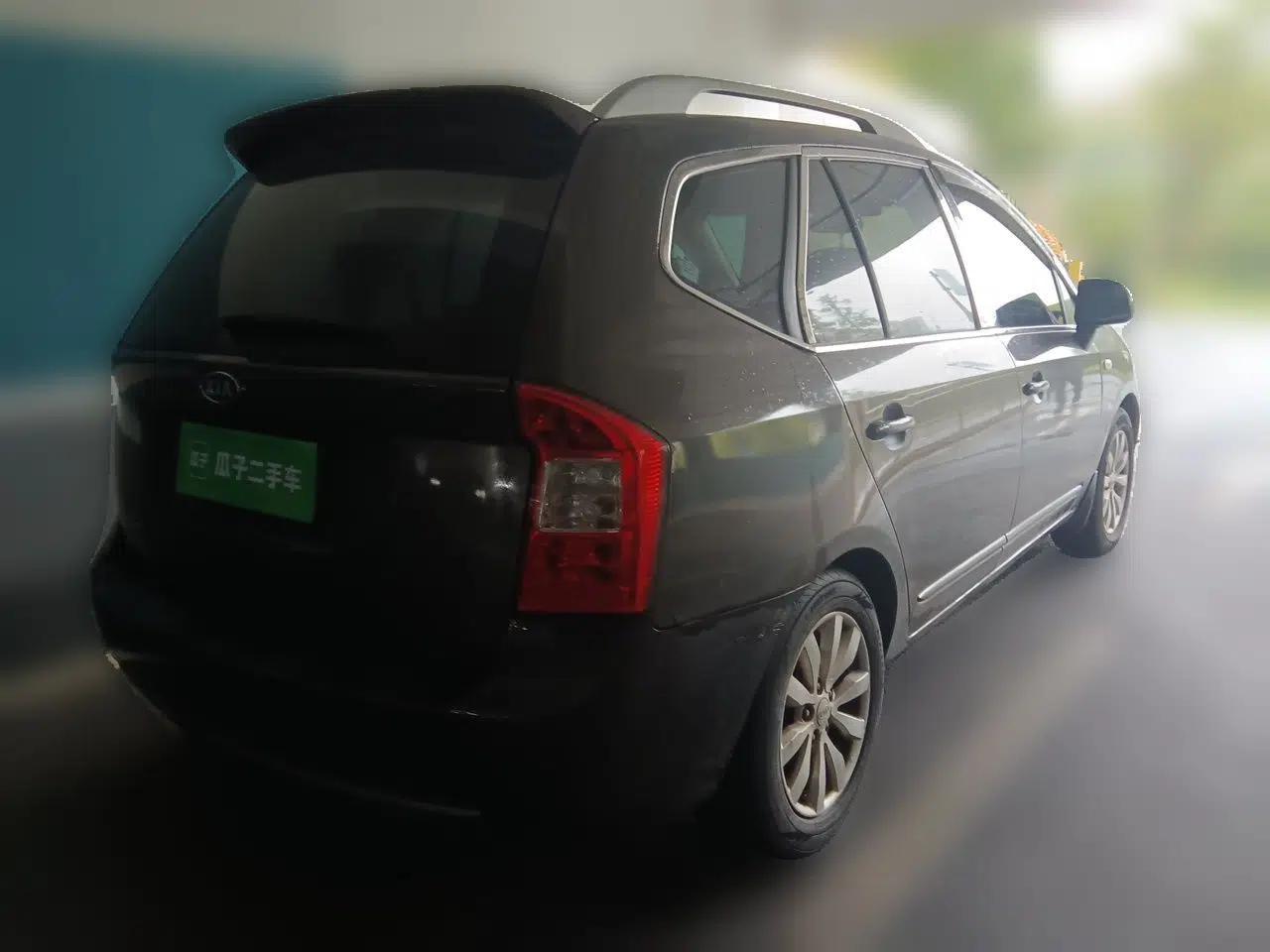 Kia Carens 2011 2.0L 7-Seater Automatic Standard Edition — миниатюра 6