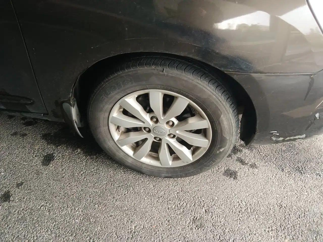 Kia Carens 2011 2.0L 7-Seater Automatic Standard Edition — миниатюра 8
