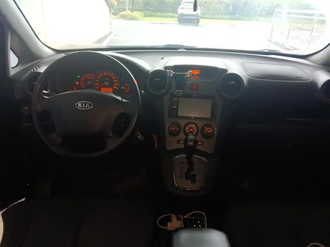 Kia Carens 2011 2.0L 7-Seater Automatic Standard Edition — миниатюра 9