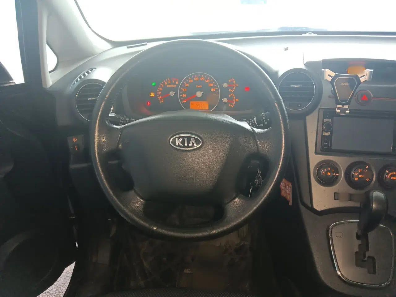 Kia Carens 2011 2.0L 7-Seater Automatic Standard Edition — миниатюра 10
