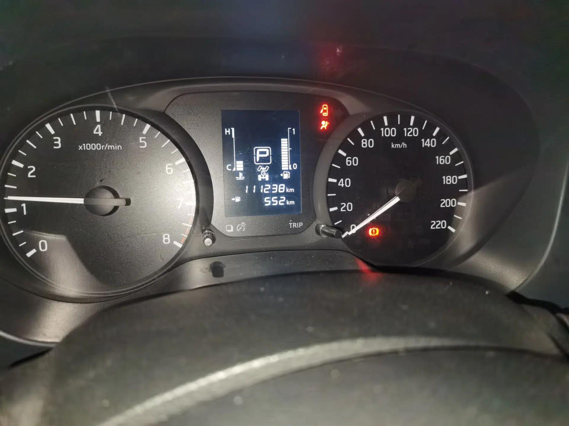 Nissan Navara 2017 2.5L Automatic 4x4 Luxury Edition QR25 — миниатюра 12
