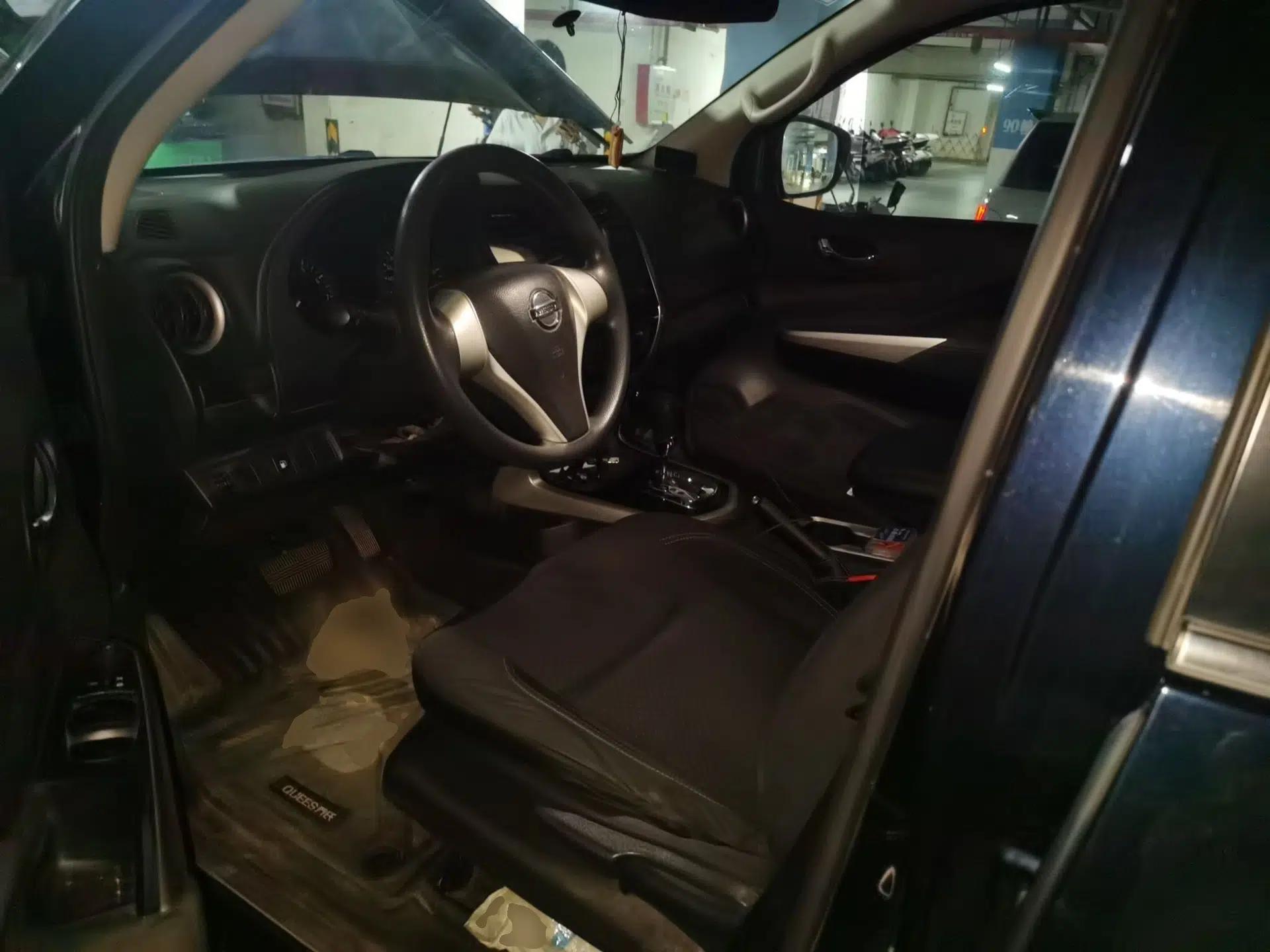 Nissan Navara 2017 2.5L Automatic 4x4 Luxury Edition QR25 — миниатюра 16