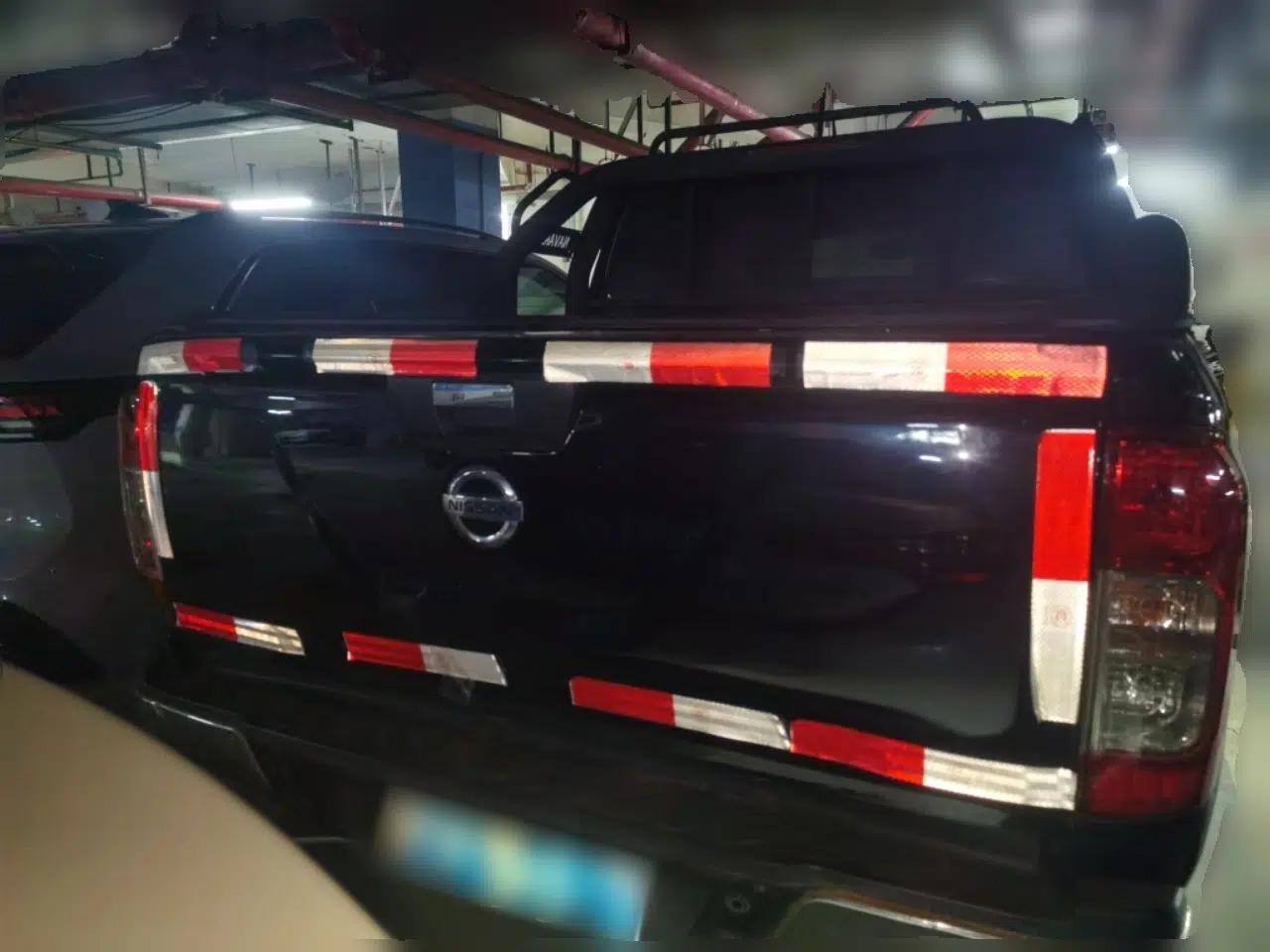 Nissan Navara 2017 2.5L Automatic 4x4 Luxury Edition QR25 — миниатюра 5