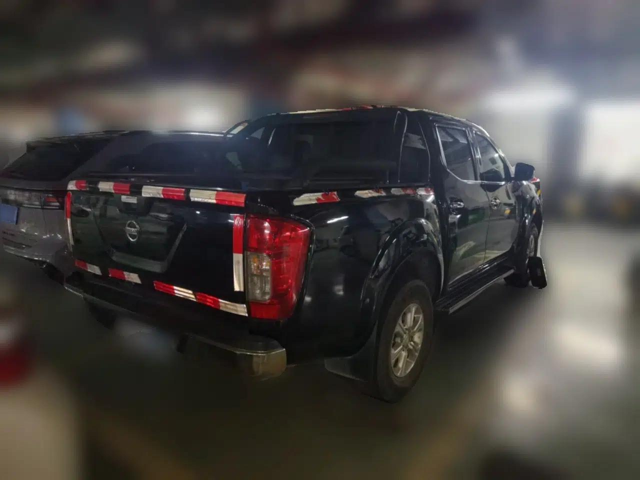 Nissan Navara 2017 2.5L Automatic 4x4 Luxury Edition QR25 — миниатюра 6