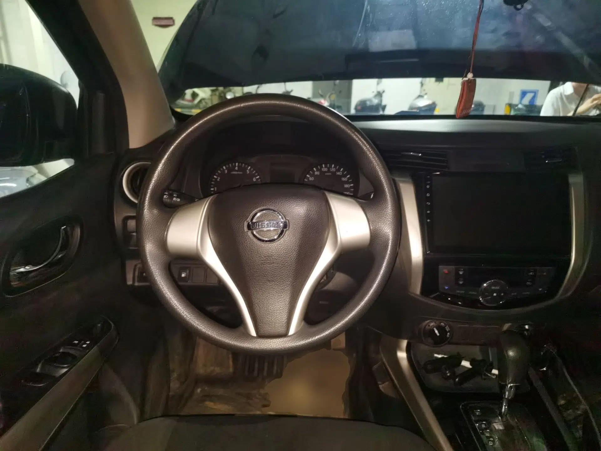 Nissan Navara 2017 2.5L Automatic 4x4 Luxury Edition QR25 — миниатюра 10