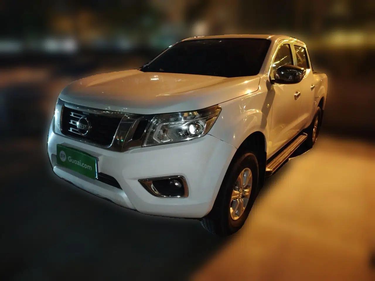 Nissan Navara 2017 2.5L Automatic 4x4 Luxury Edition QR25 — миниатюра 1