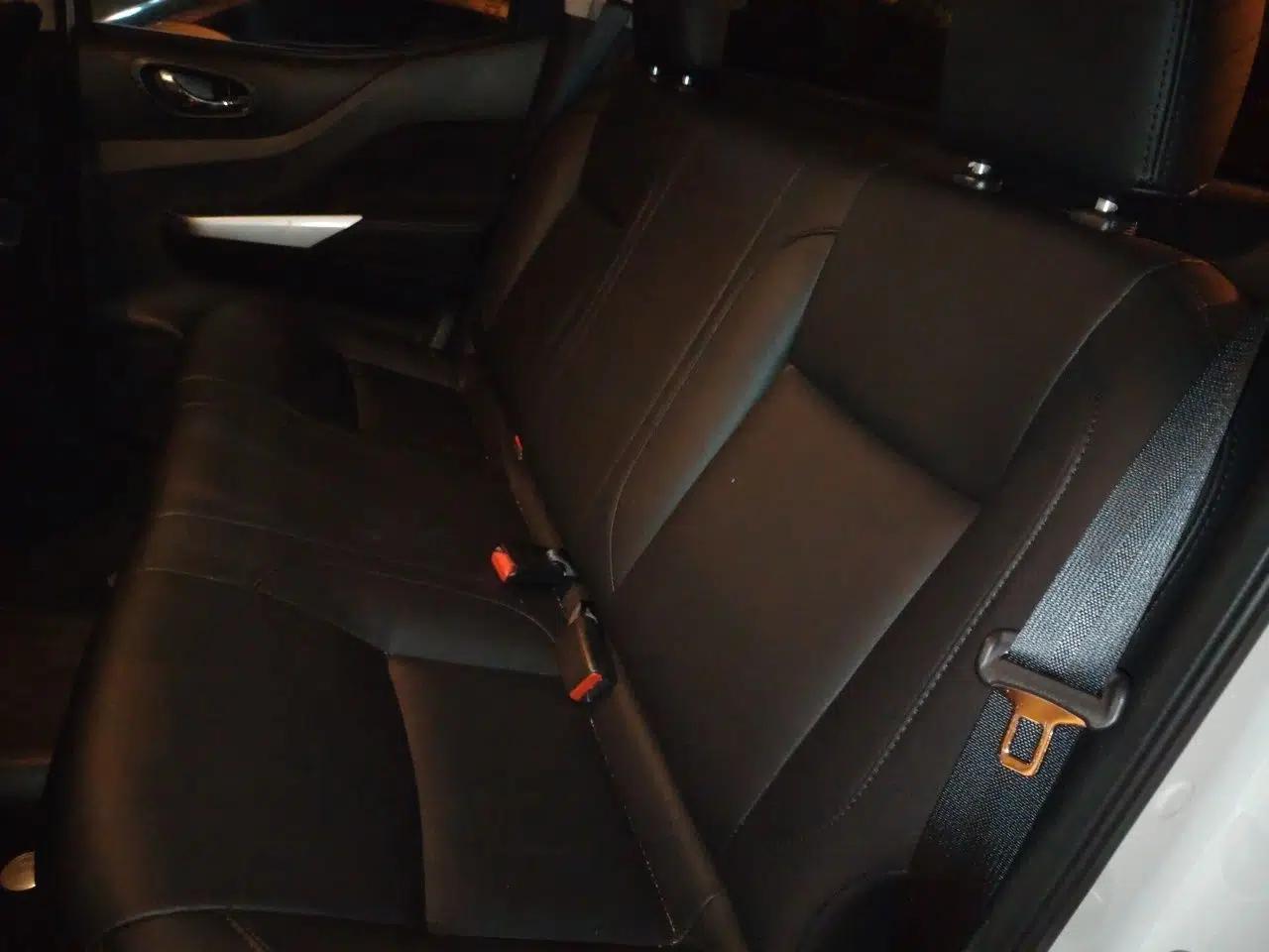 Nissan Navara 2017 2.5L Automatic 4x4 Luxury Edition QR25 — миниатюра 17