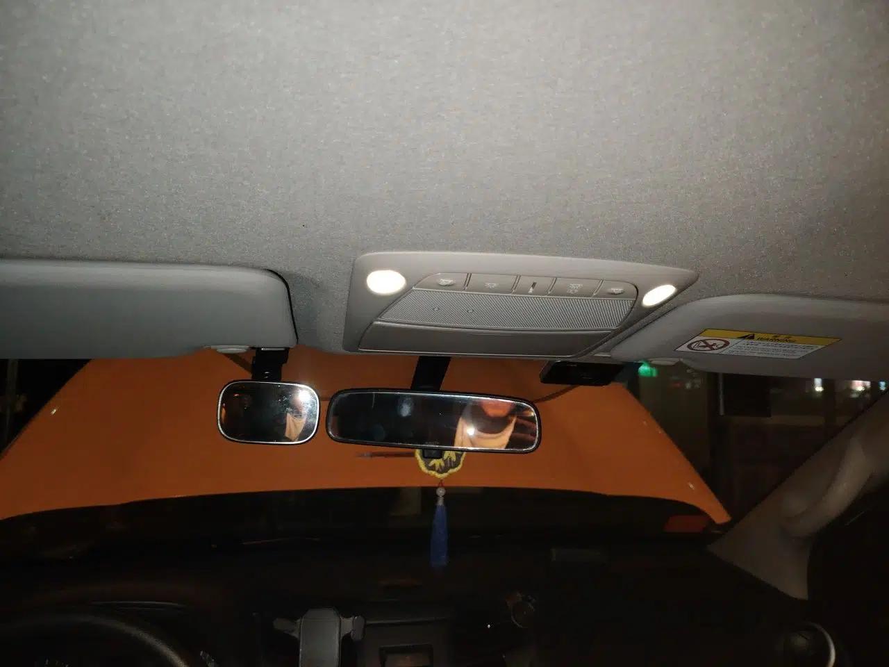 Nissan Navara 2017 2.5L Automatic 4x4 Luxury Edition QR25 — миниатюра 18