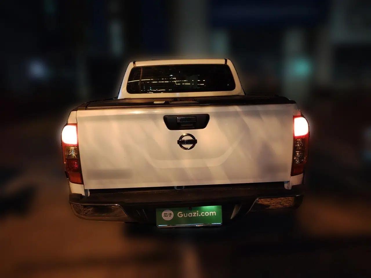 Nissan Navara 2017 2.5L Automatic 4x4 Luxury Edition QR25 — миниатюра 5