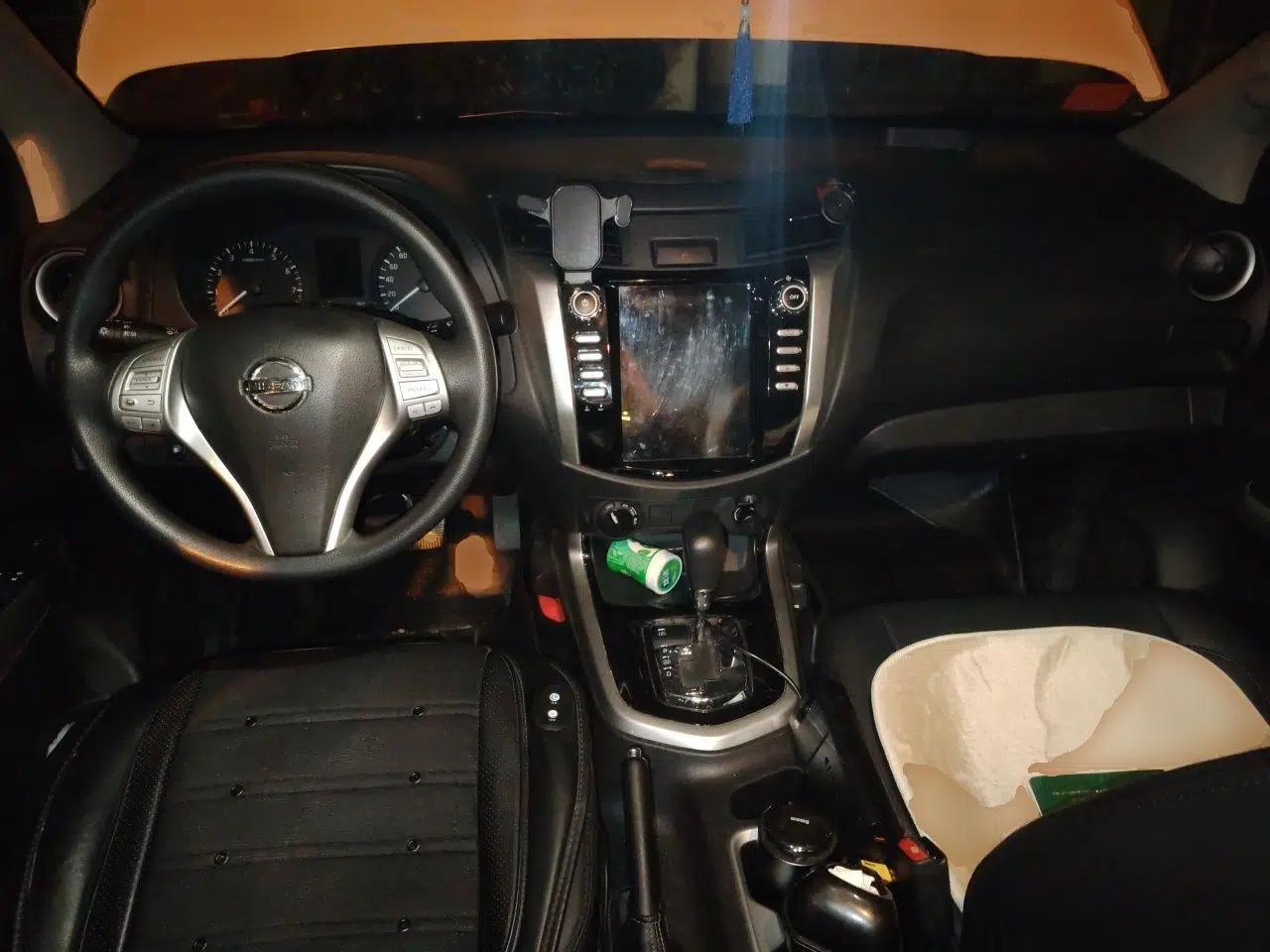 Nissan Navara 2017 2.5L Automatic 4x4 Luxury Edition QR25 — миниатюра 9