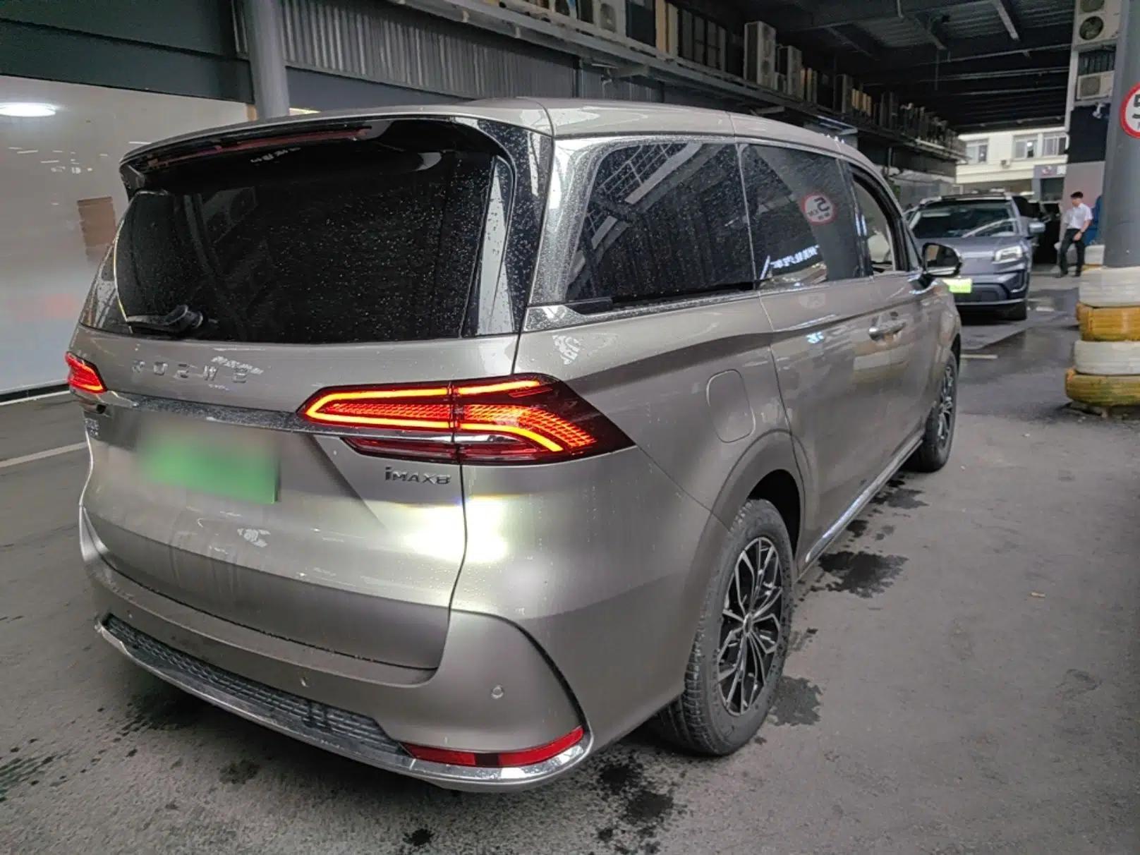 Roewe iMAX8 New Energy 2025 1.5T DMH Lu Zun Deluxe Edition — миниатюра 6