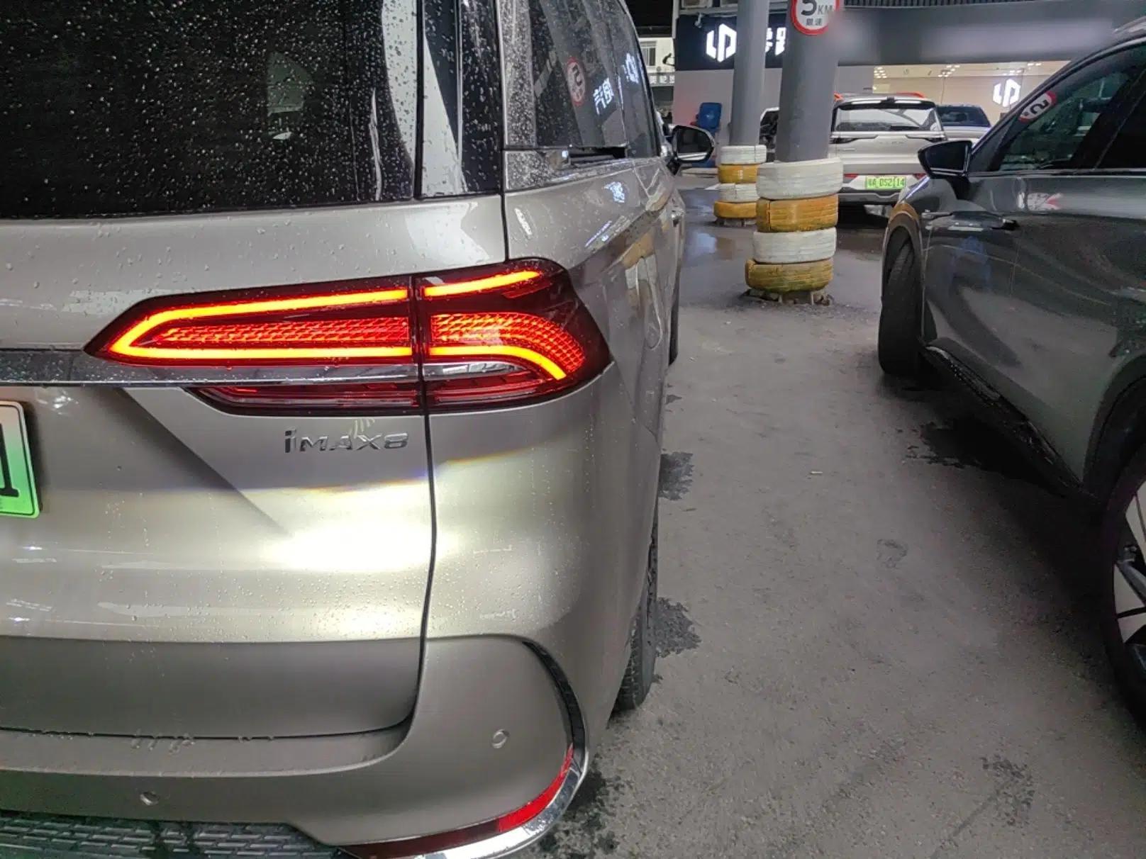Roewe iMAX8 New Energy 2025 1.5T DMH Lu Zun Deluxe Edition — миниатюра 9