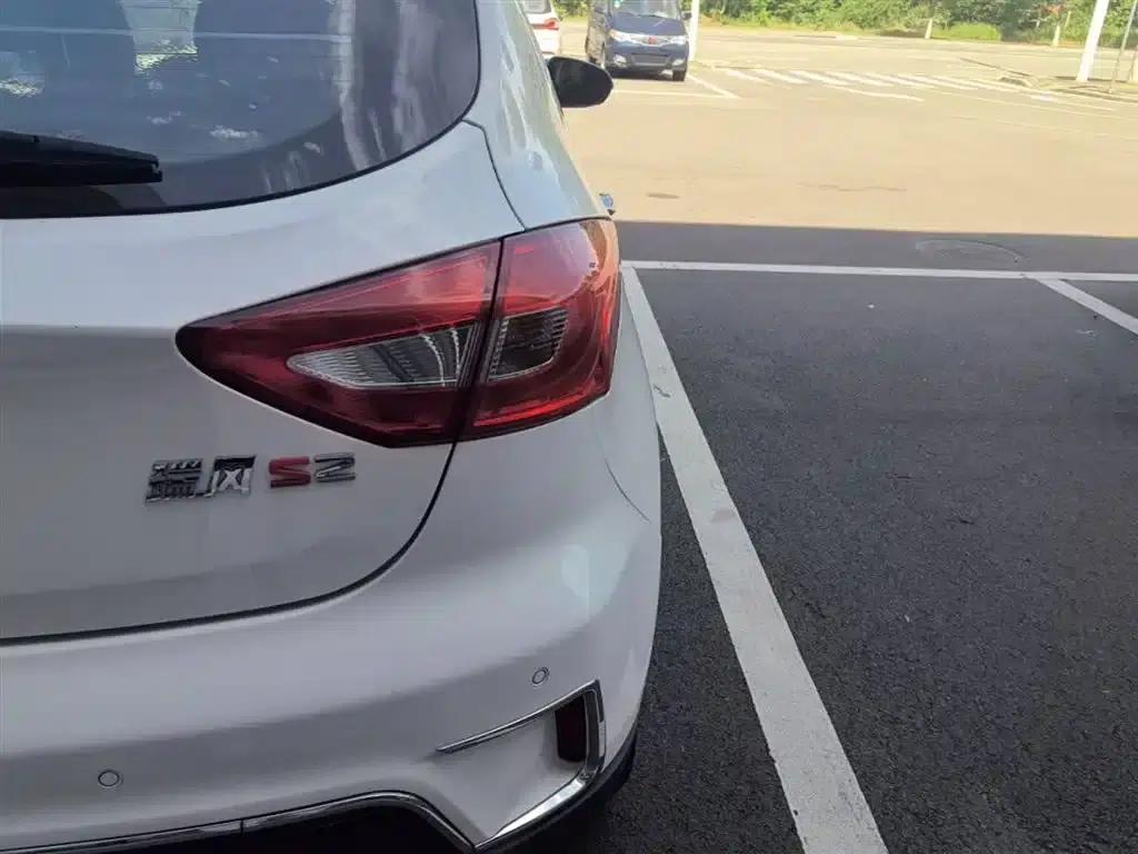 Refine S2 2015 1.5L CVT Luxury Intelligent Model — миниатюра 8