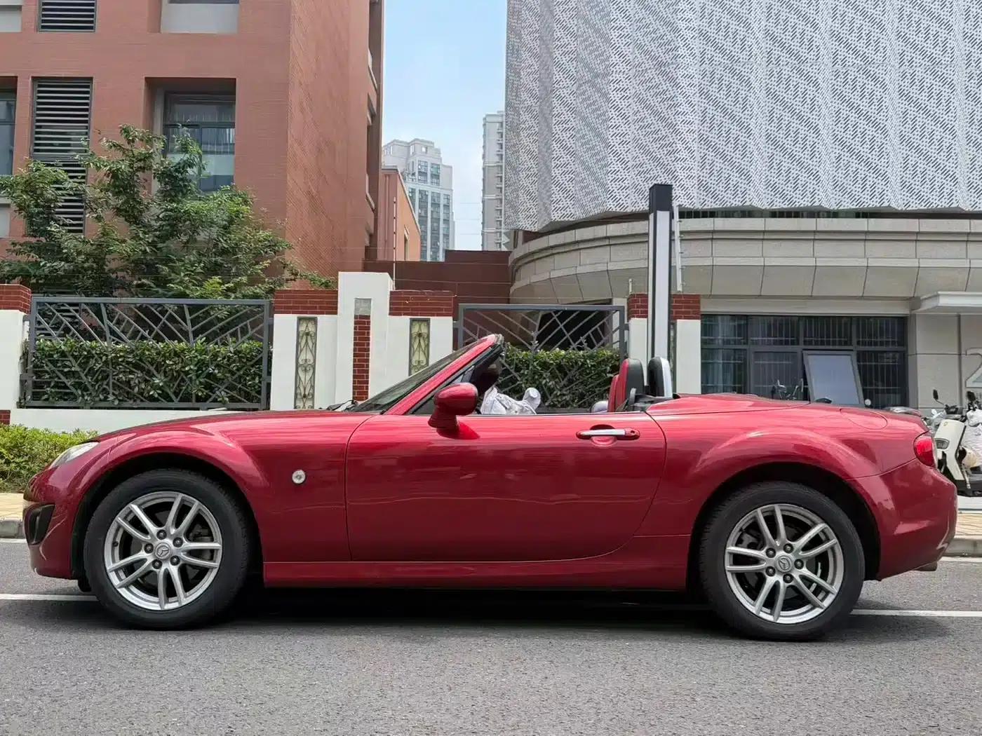 Mazda MX-5 2009 2.0 — миниатюра 3