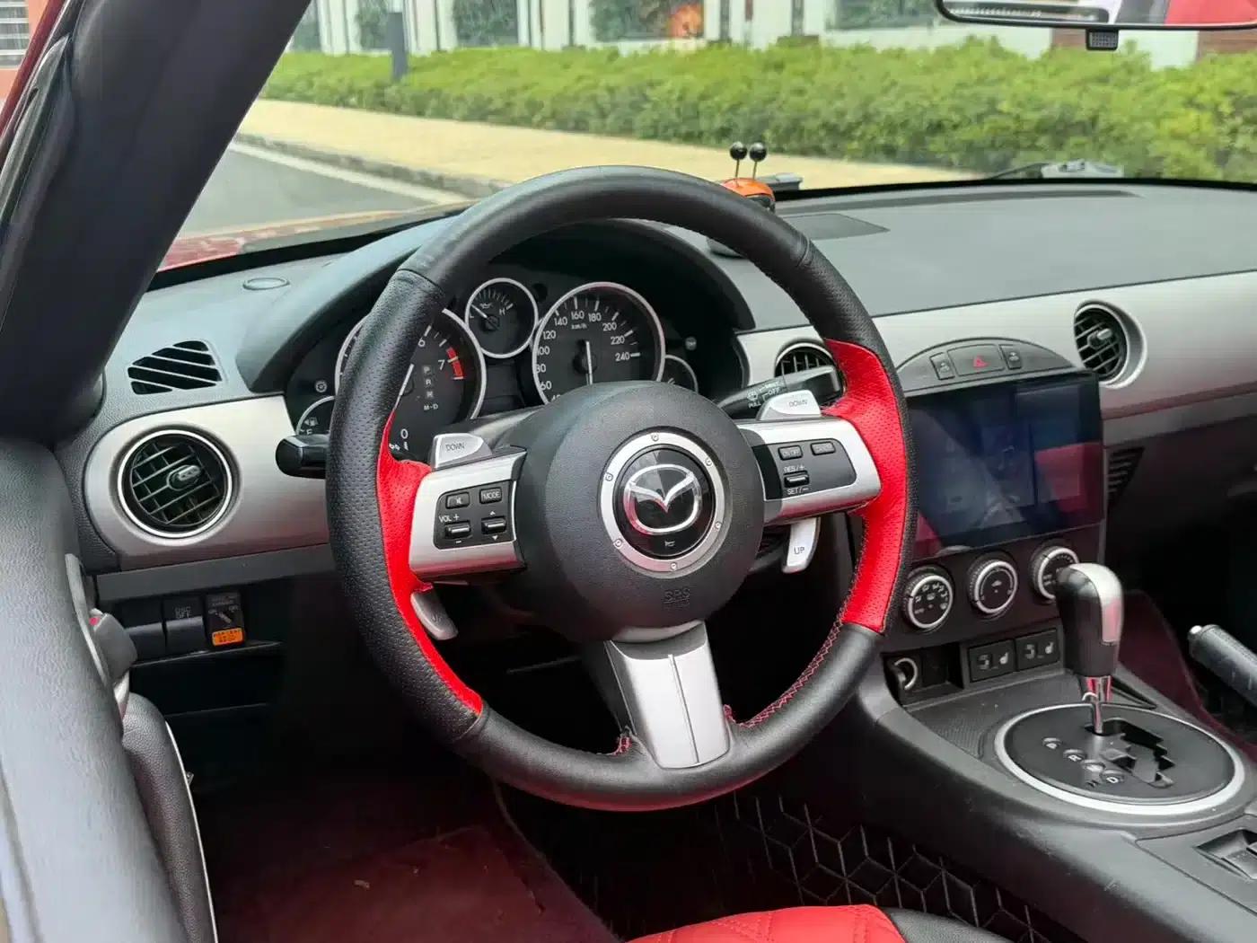 Mazda MX-5 2009 2.0 — миниатюра 7