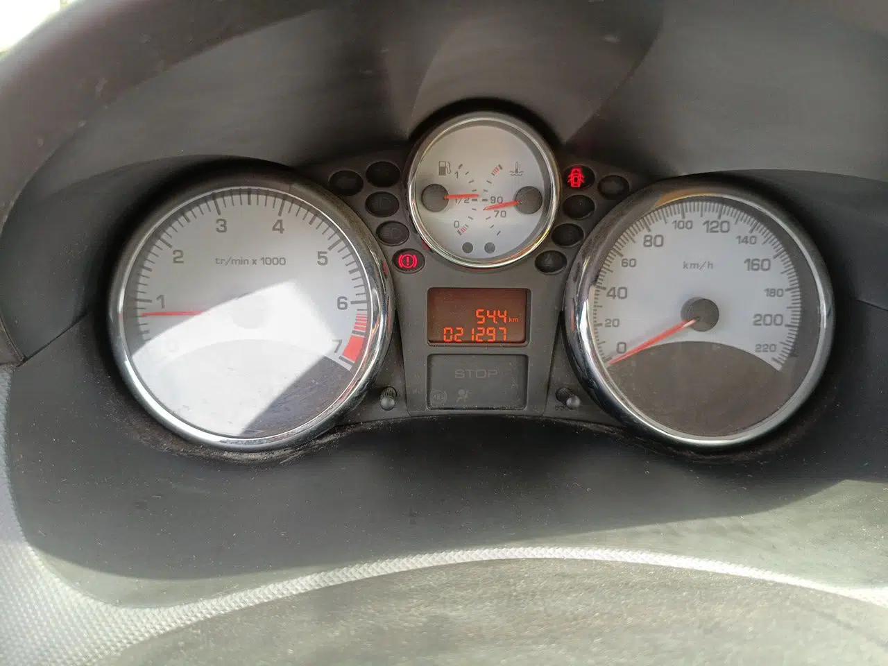 Peugeot 207 2011 Sedan 1.4L Manual Yule Edition — миниатюра 11