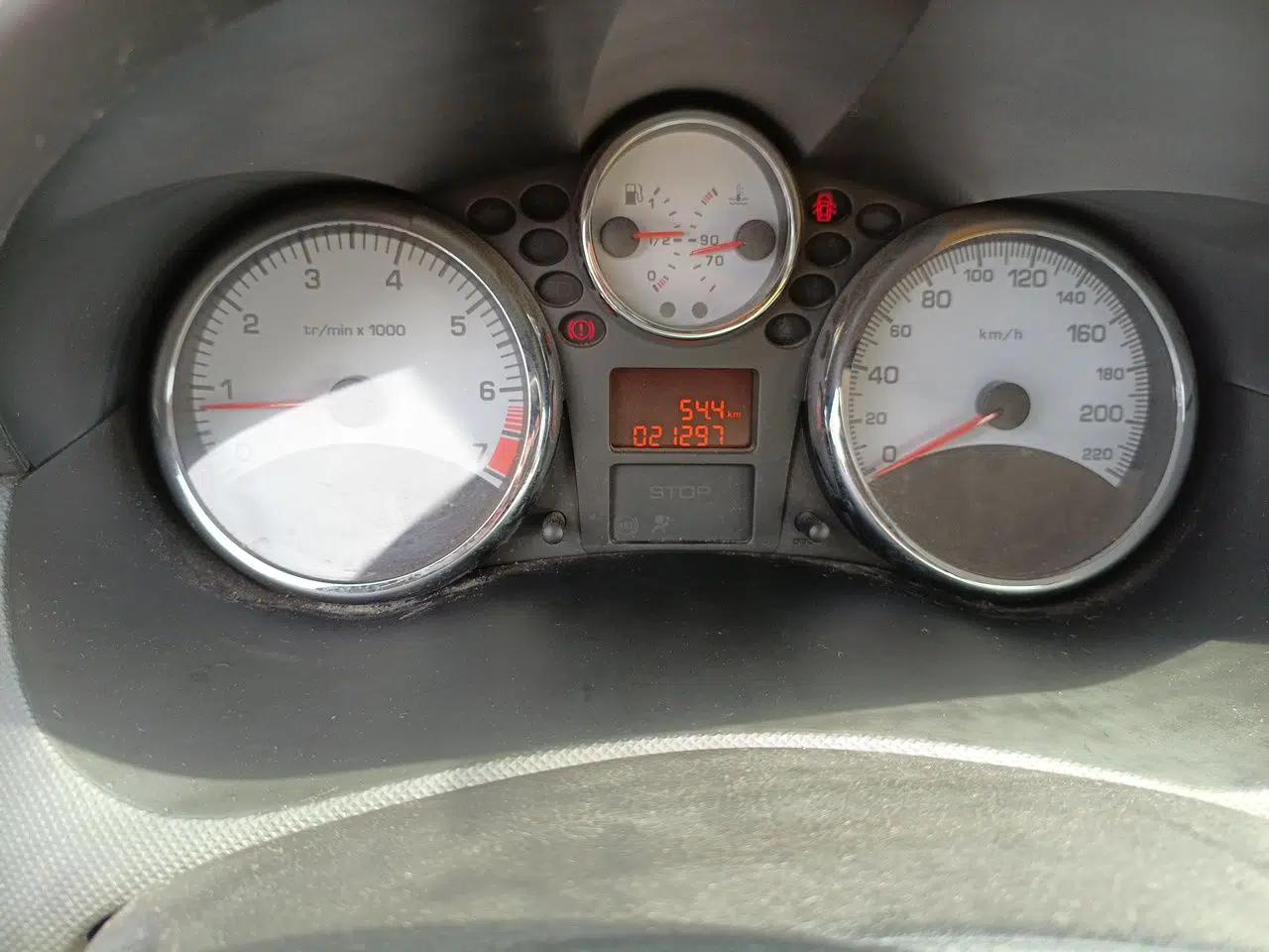 Peugeot 207 2011 Sedan 1.4L Manual Yule Edition — миниатюра 12