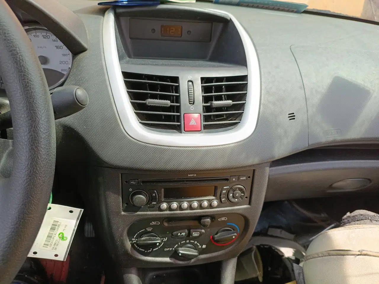 Peugeot 207 2011 Sedan 1.4L Manual Yule Edition — миниатюра 13