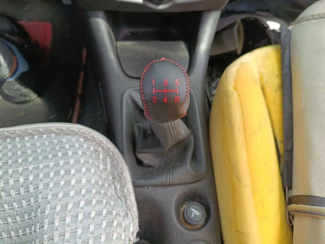 Peugeot 207 2011 Sedan 1.4L Manual Yule Edition — миниатюра 14