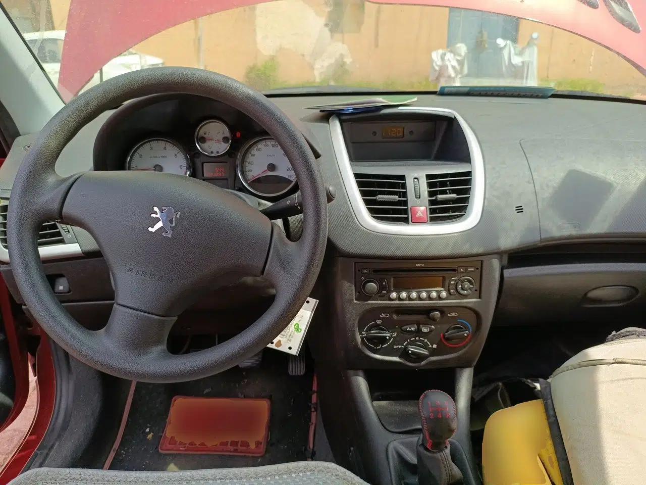 Peugeot 207 2011 Sedan 1.4L Manual Yule Edition — миниатюра 9