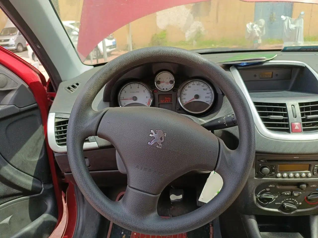 Peugeot 207 2011 Sedan 1.4L Manual Yule Edition — миниатюра 10