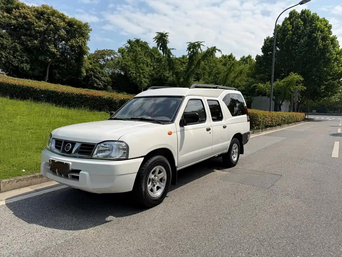 2013 Nissan ZN Van 2.4L 2WD Luxury 5-Seater — миниатюра 1