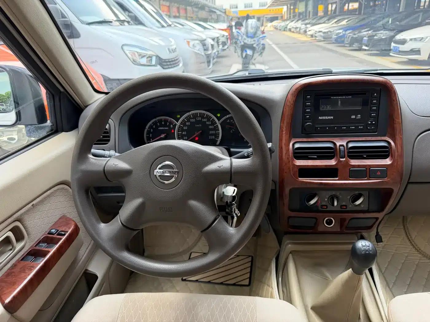 2013 Nissan ZN Van 2.4L 2WD Luxury 5-Seater — миниатюра 13