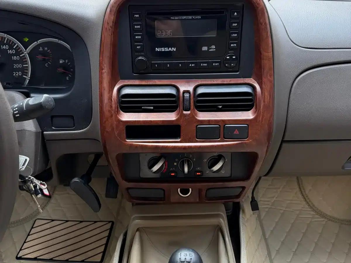 2013 Nissan ZN Van 2.4L 2WD Luxury 5-Seater — миниатюра 14