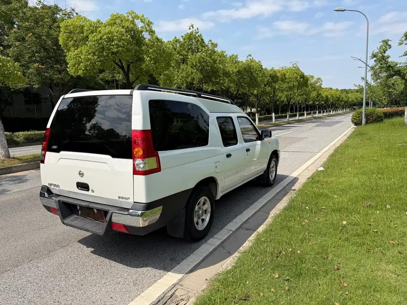 2013 Nissan ZN Van 2.4L 2WD Luxury 5-Seater — миниатюра 5