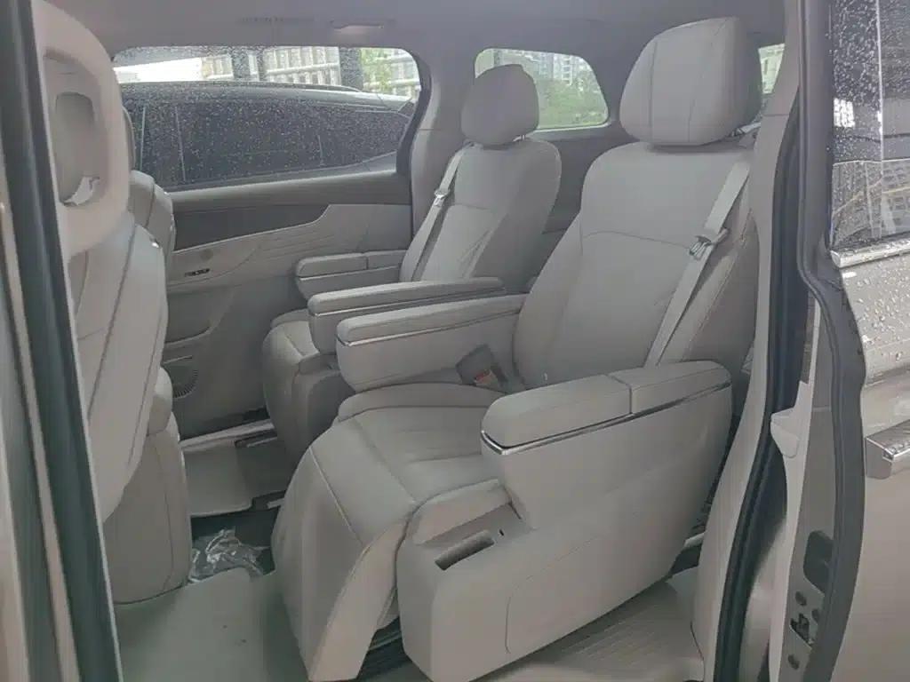 Roewe iMAX8 New Energy 2025 1.5T DMH Luxury Edition — миниатюра 17