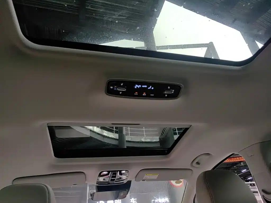Roewe iMAX8 New Energy 2025 1.5T DMH Luxury Edition — миниатюра 18