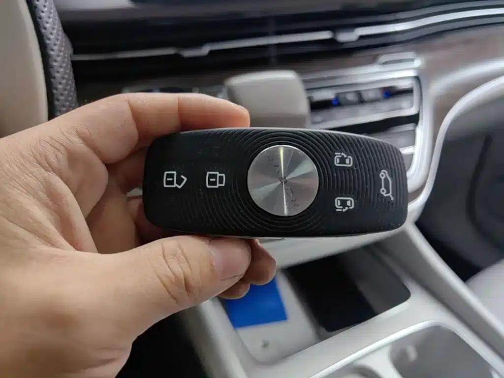 Roewe iMAX8 New Energy 2025 1.5T DMH Luxury Edition — миниатюра 9