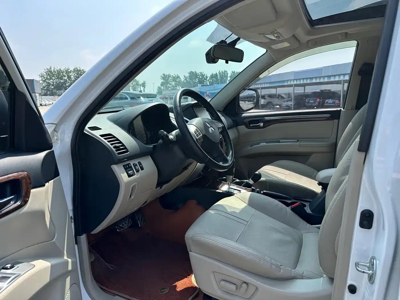 2013 Pajero Sport 3.0L Automatic 4WD Flagship Edition — миниатюра 6