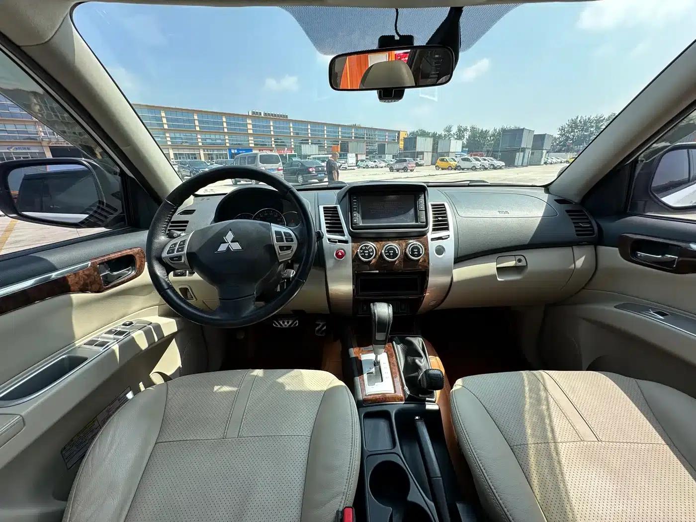 2013 Pajero Sport 3.0L Automatic 4WD Flagship Edition — миниатюра 7