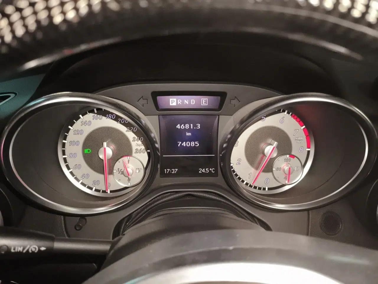 Mercedes-Benz SLK-Class 2011 SLK 200 Fashion Model — миниатюра 11