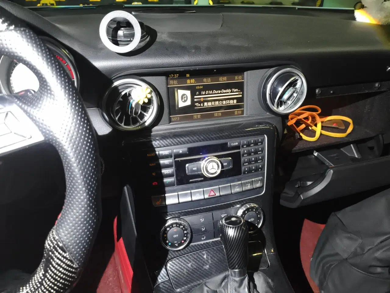 Mercedes-Benz SLK-Class 2011 SLK 200 Fashion Model — миниатюра 13