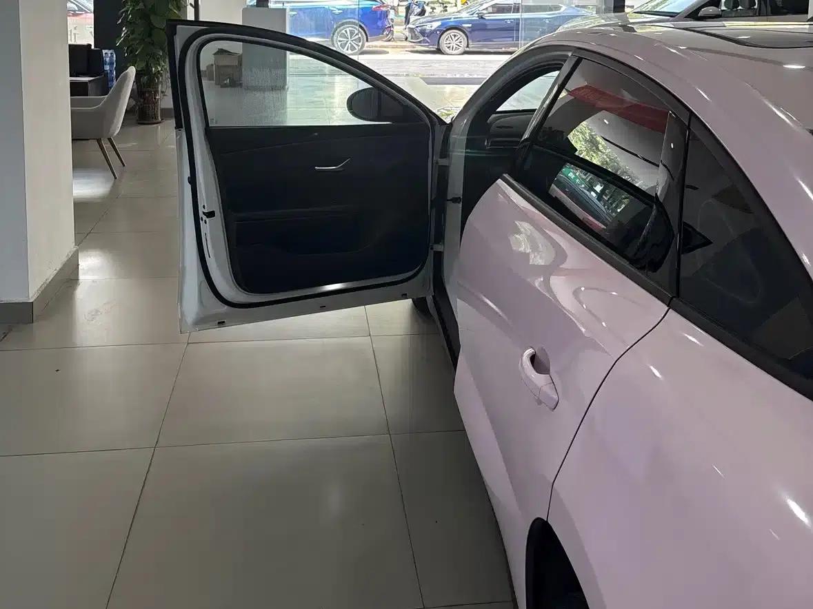 BYD e7 2025 520 Smart Travel Edition — миниатюра 8