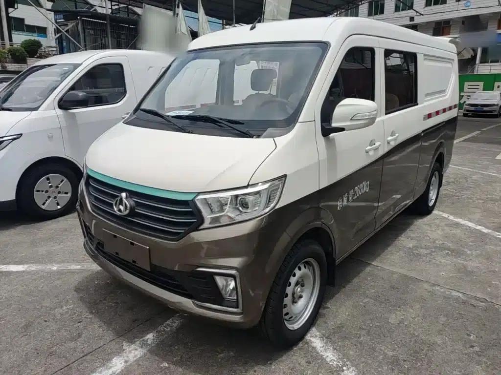 Transcend Star V5 EV 2021 Luxury 5-Seat Van with Lingdian System — миниатюра 1