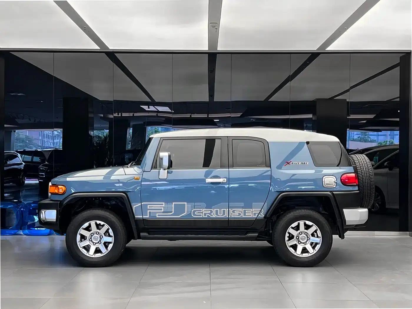 2019 FJ Cruiser 4.0L Automatic — миниатюра 3
