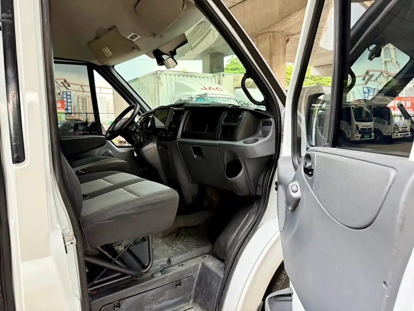New Generation Ford Transit 2016 Model 2.2T Long Wheelbase 6-Seat High Roof Multi-Purpose Vehicle — миниатюра 11