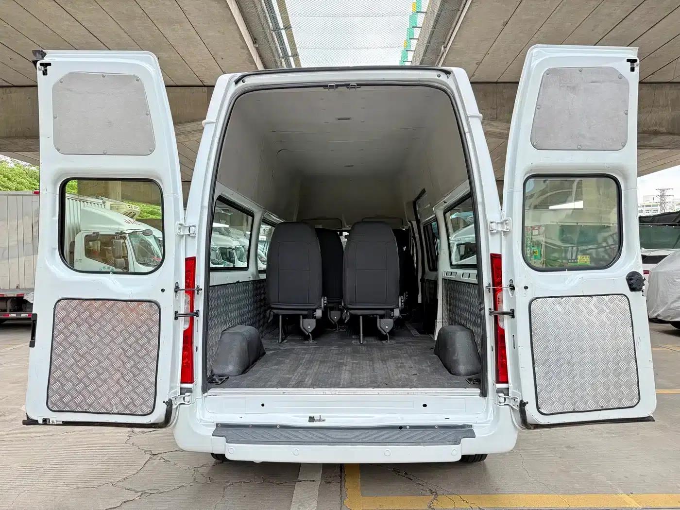 New Generation Ford Transit 2016 Model 2.2T Long Wheelbase 6-Seat High Roof Multi-Purpose Vehicle — миниатюра 9