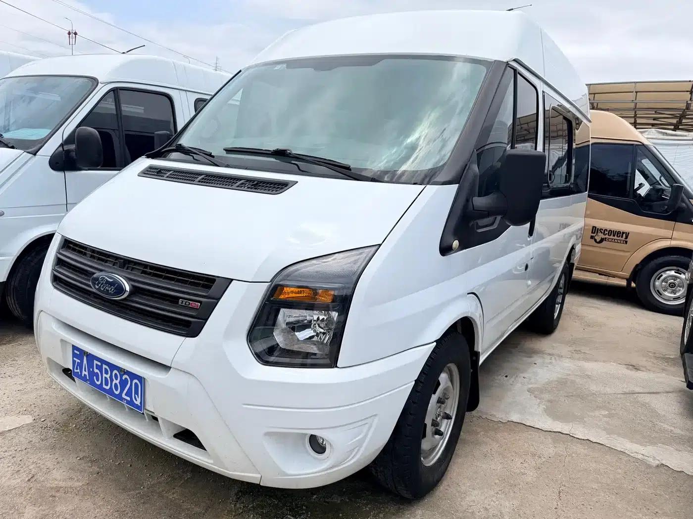 New Generation Ford Transit 2019 2.2T Luxury Short Wheelbase Mid-Roof 7-Seater National VI Emission Standard — миниатюра 1