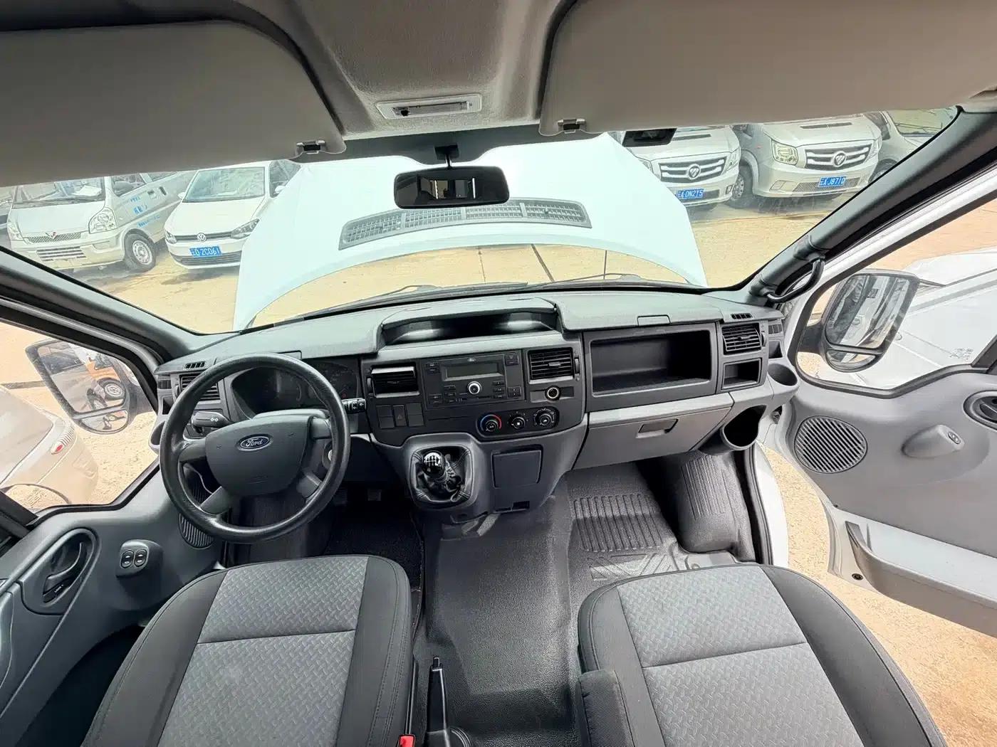 New Generation Ford Transit 2019 2.2T Luxury Short Wheelbase Mid-Roof 7-Seater National VI Emission Standard — миниатюра 11