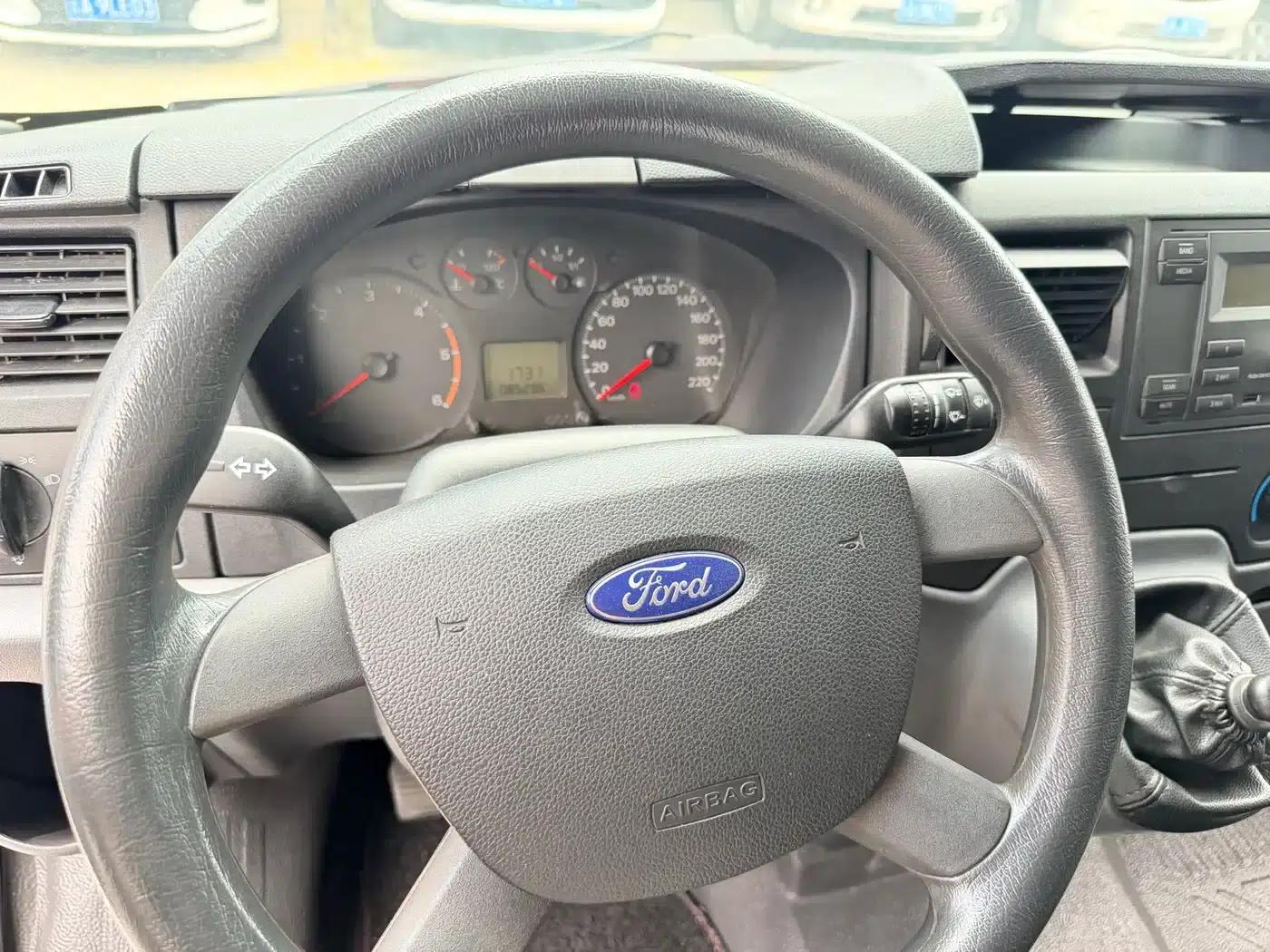 New Generation Ford Transit 2019 2.2T Luxury Short Wheelbase Mid-Roof 7-Seater National VI Emission Standard — миниатюра 12