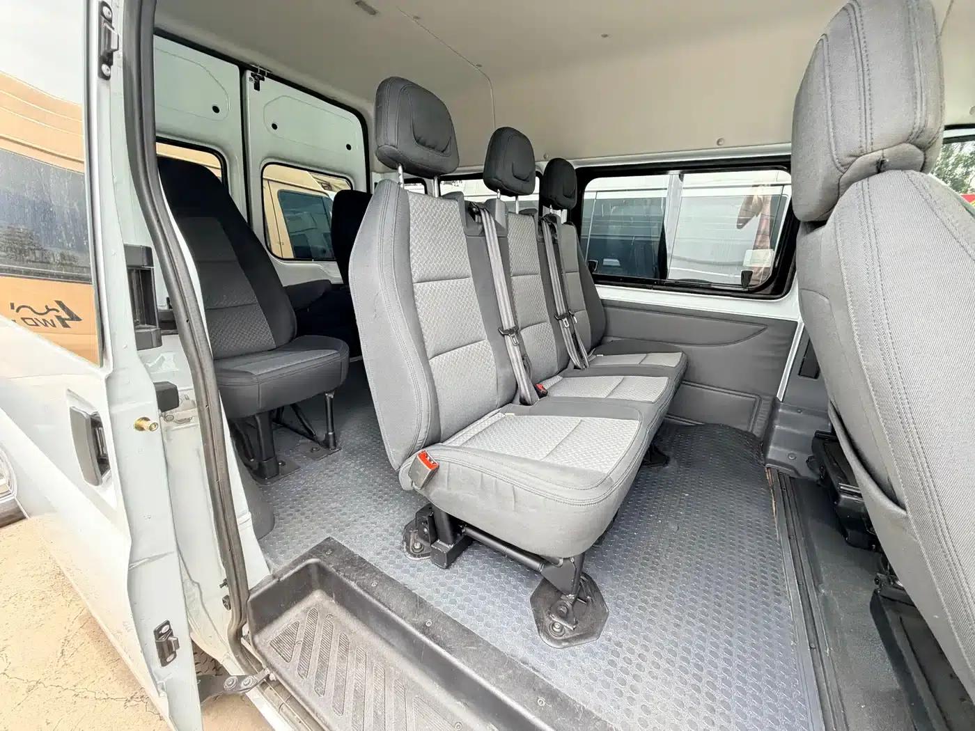 New Generation Ford Transit 2019 2.2T Luxury Short Wheelbase Mid-Roof 7-Seater National VI Emission Standard — миниатюра 14