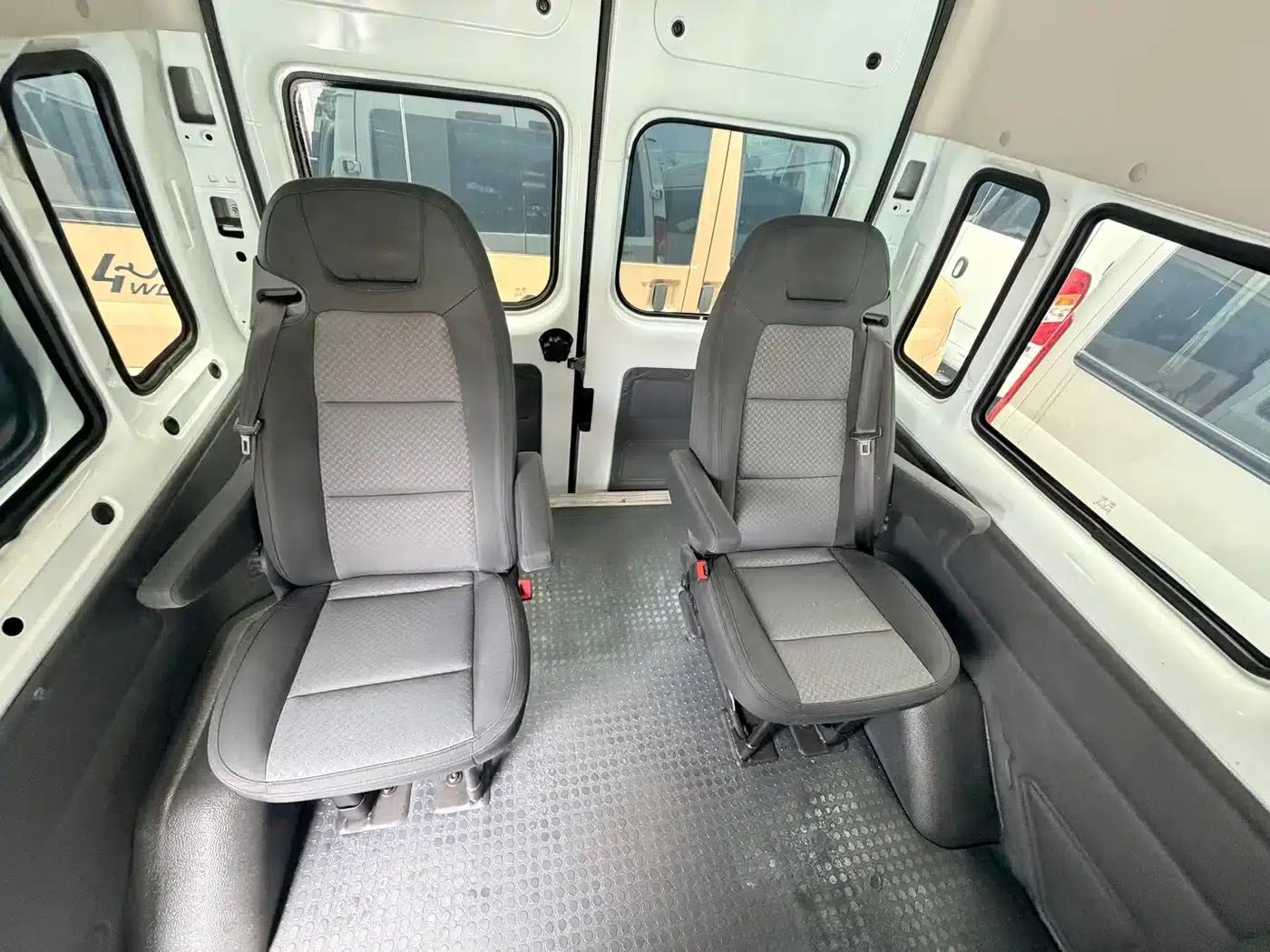 New Generation Ford Transit 2019 2.2T Luxury Short Wheelbase Mid-Roof 7-Seater National VI Emission Standard — миниатюра 15